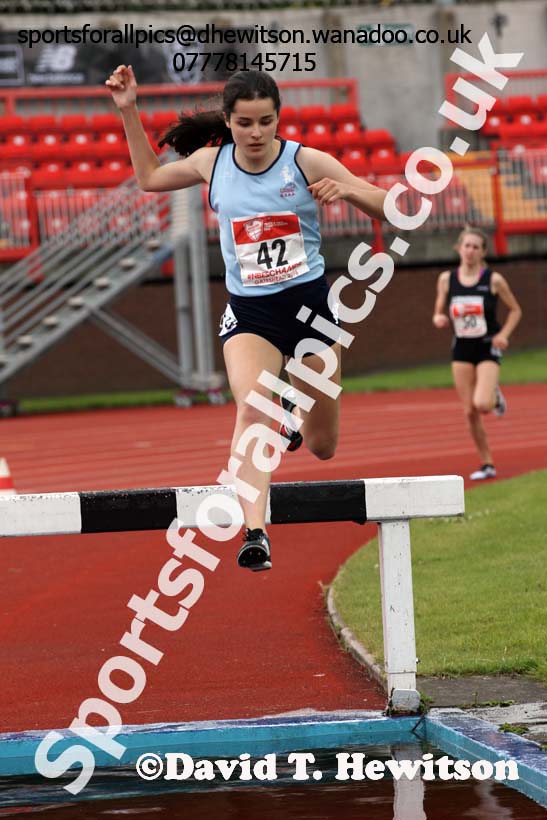 Inter girls 1500 metres steeplechase, English Schools Track and Field. Photo: David T. Hewitson/Sports for All Pics